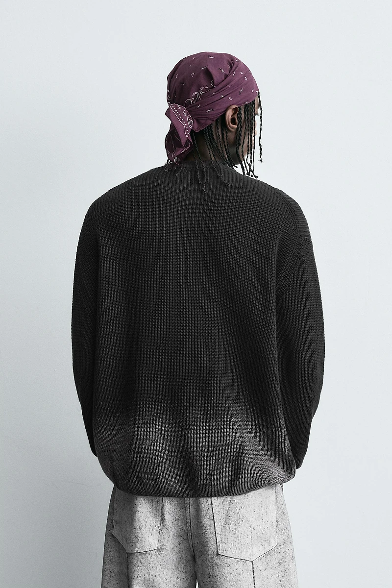 SPRAY EFFECT SWEATER