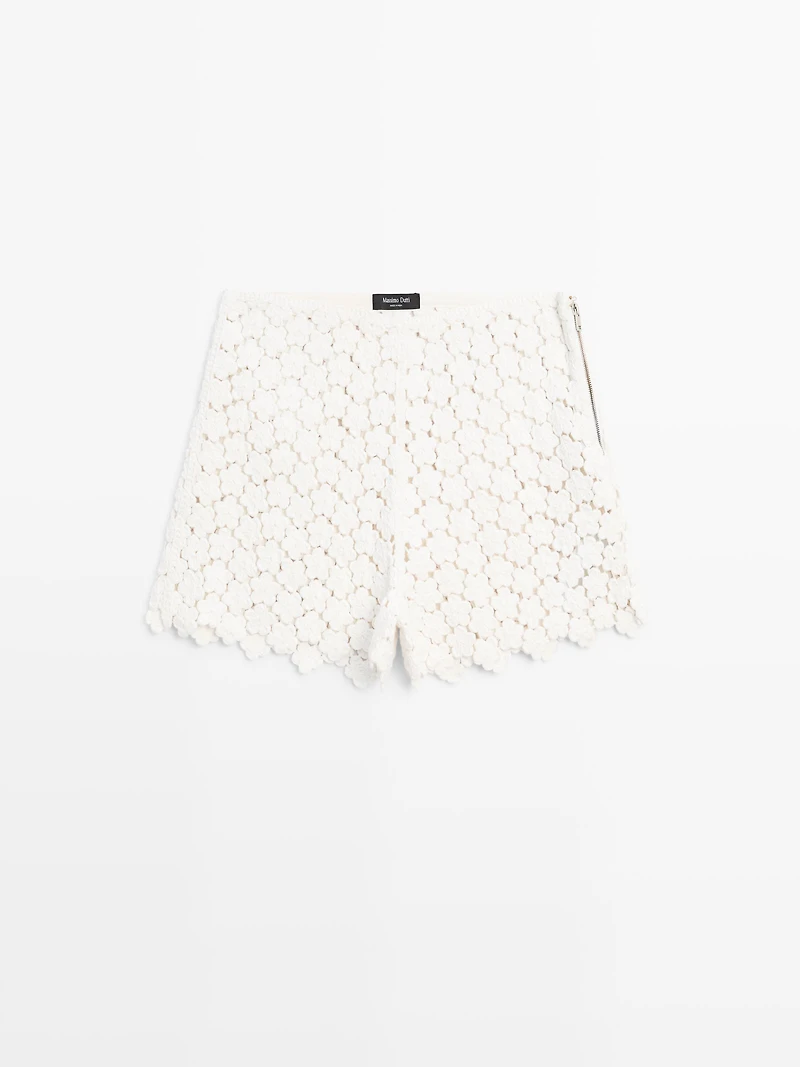 Crochet shorts with floral details