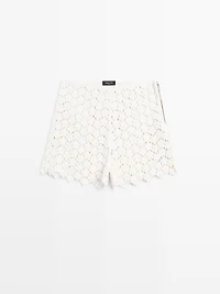 Crochet shorts with floral details