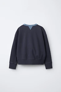 CONTRAST COLLAR SWEATSHIRT WITH CUTOUTS