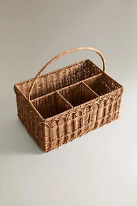 PICNIC HAMPER WITH A RATTAN HANDLE