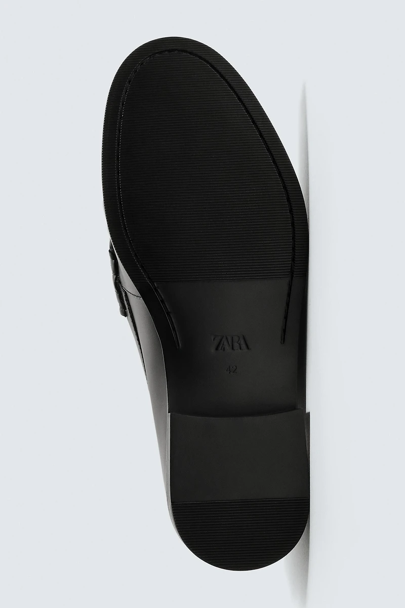 MOCASSINS EN CUIR AVEC MASQUE