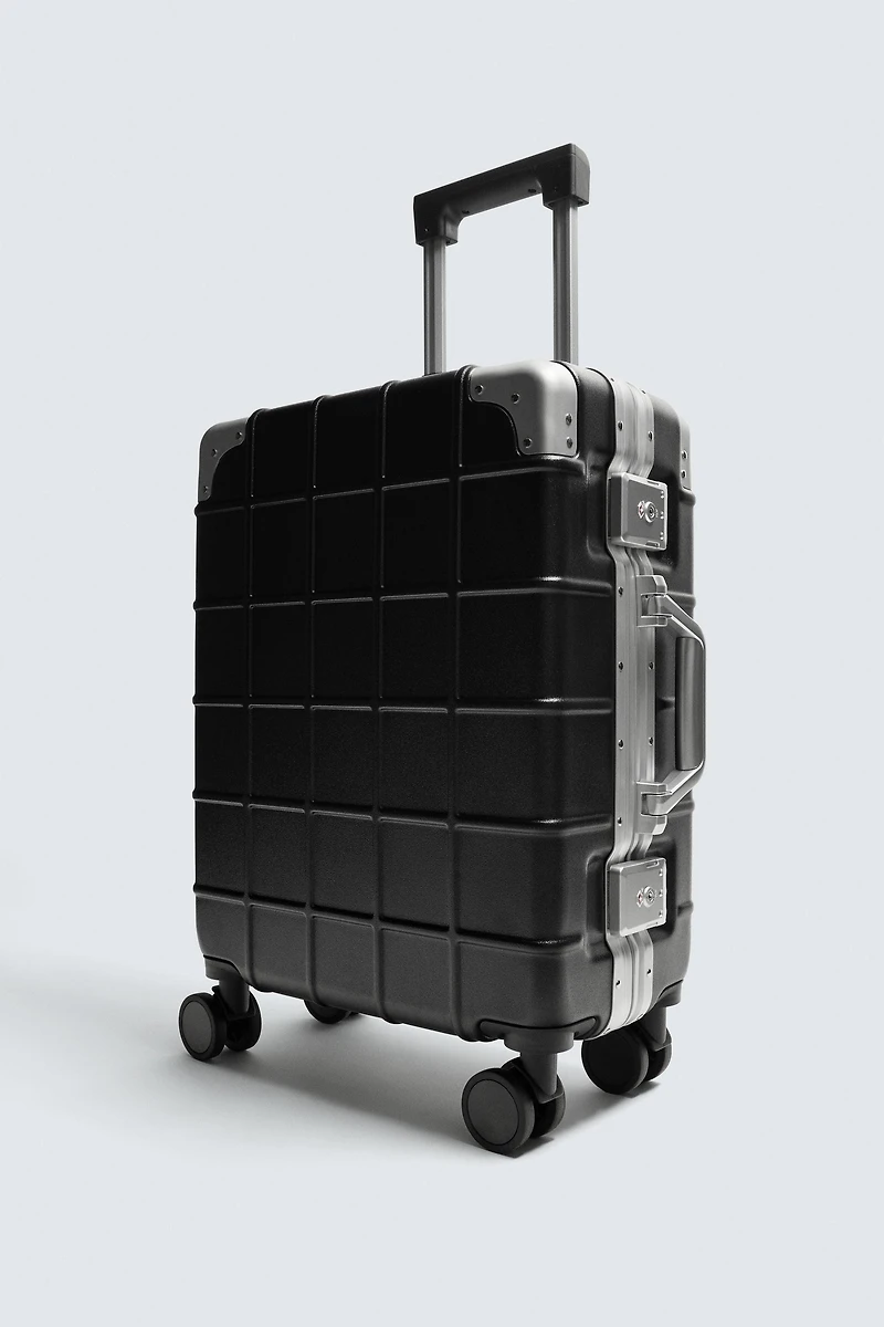 TRAVEL SUITCASE