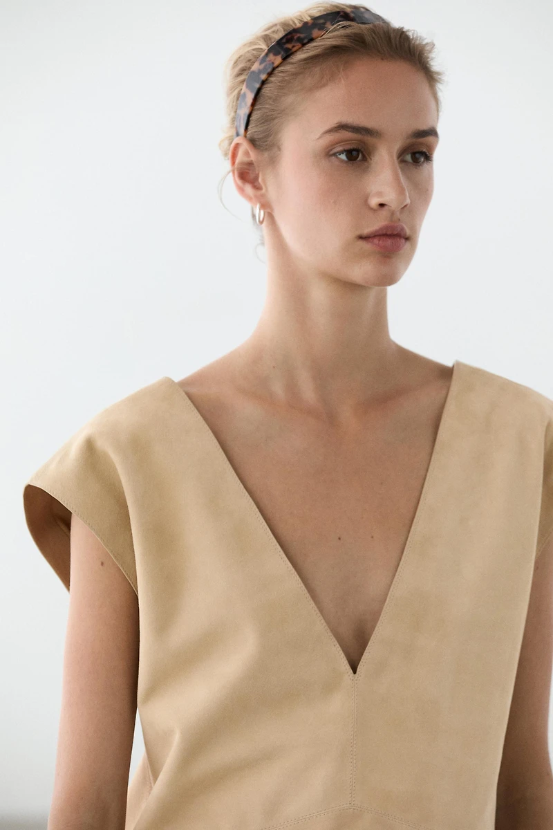 Top sans manches en cuir finition daim