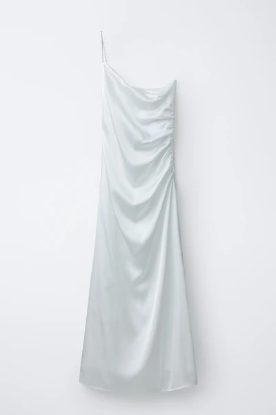ROBE ASYMÉTRIQUE SATINÉE À BRETELLES STRASS