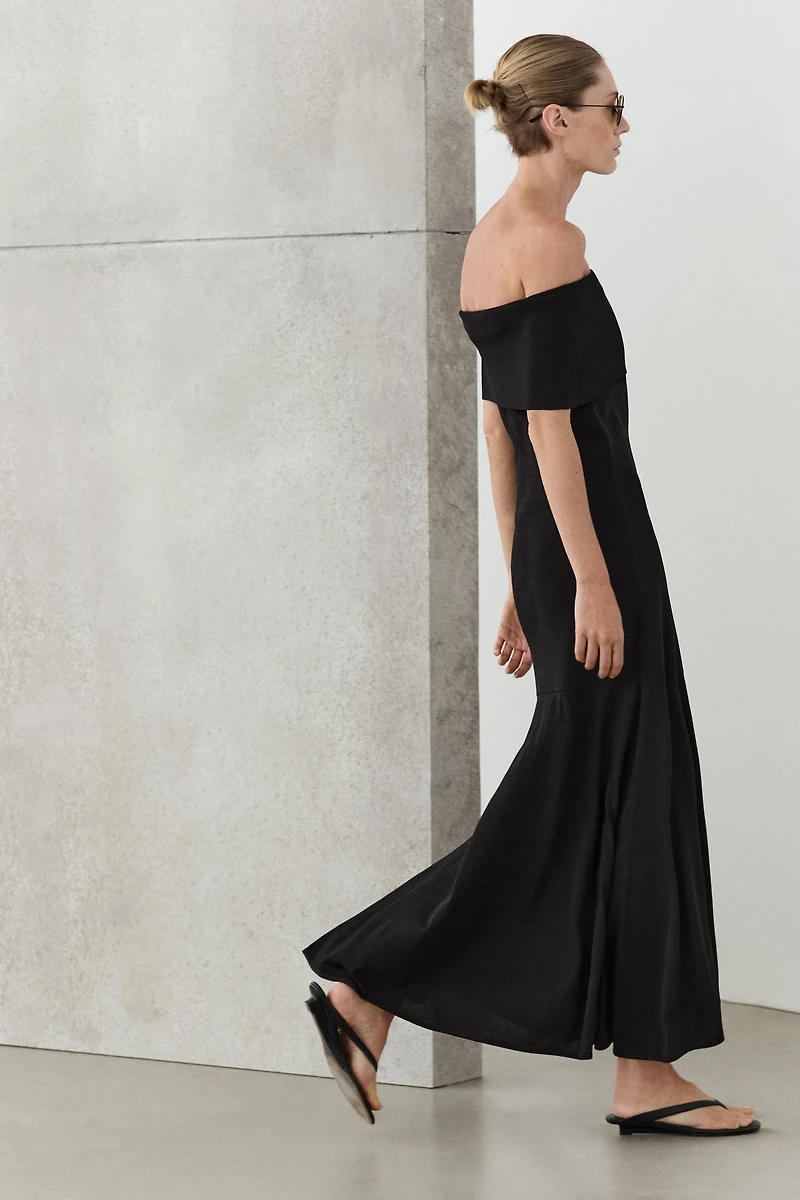 Knit midi dress with exposed shoulders