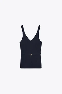 TOP EN MAILLE CÔTELÉE CEINTURE
