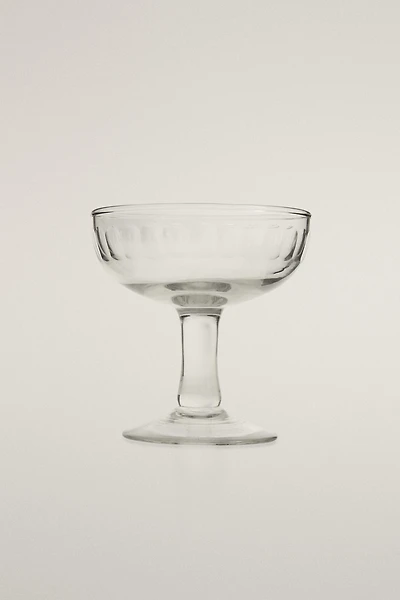 VERTICAL RAISED DESIGN GLASS