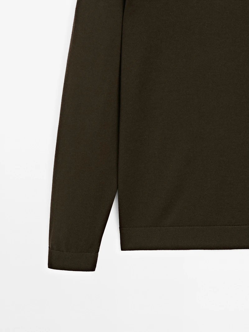 Merino wool crew neck knit sweater