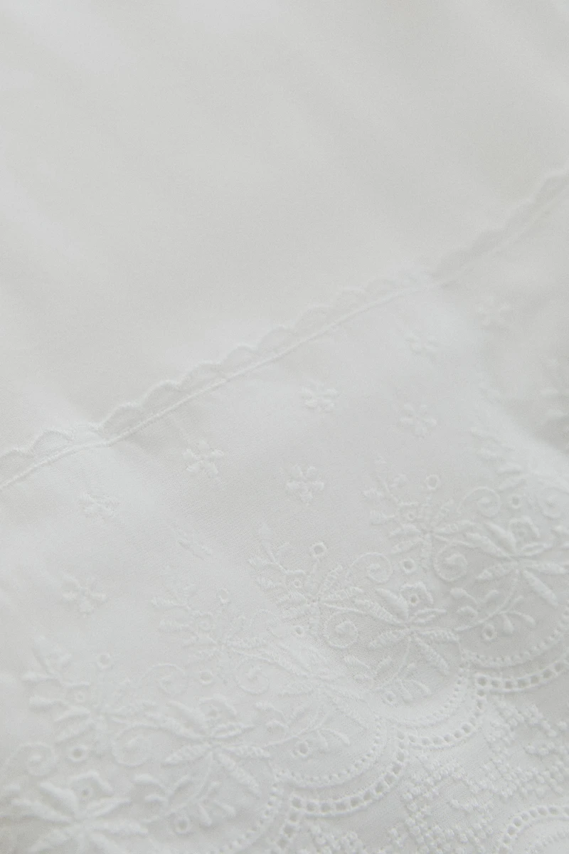 EMBROIDERED FLAT SHEET