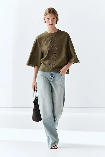 Linen blend blouse with embroidered details
