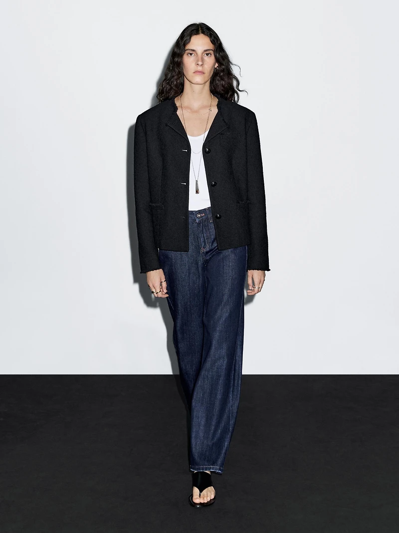Cropped jacket with buttons