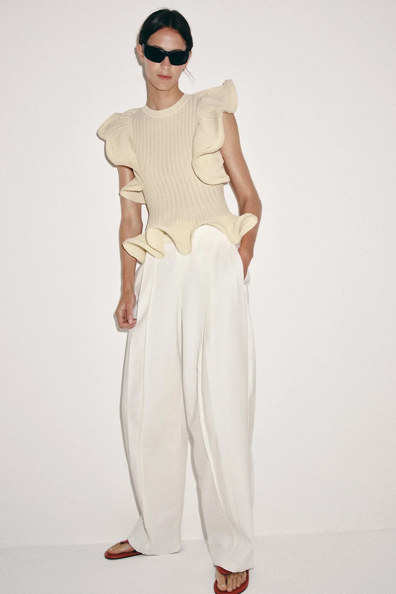 WAVY TRIM KNIT TOP