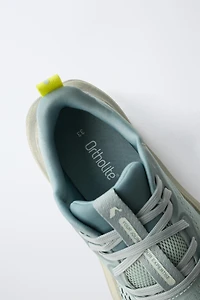 SPORTY SNEAKERS
