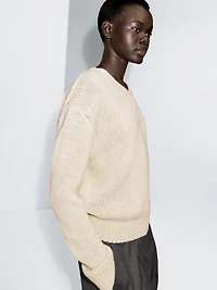 100% wool V-neck knit sweater