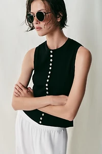 BUTTONED TOP