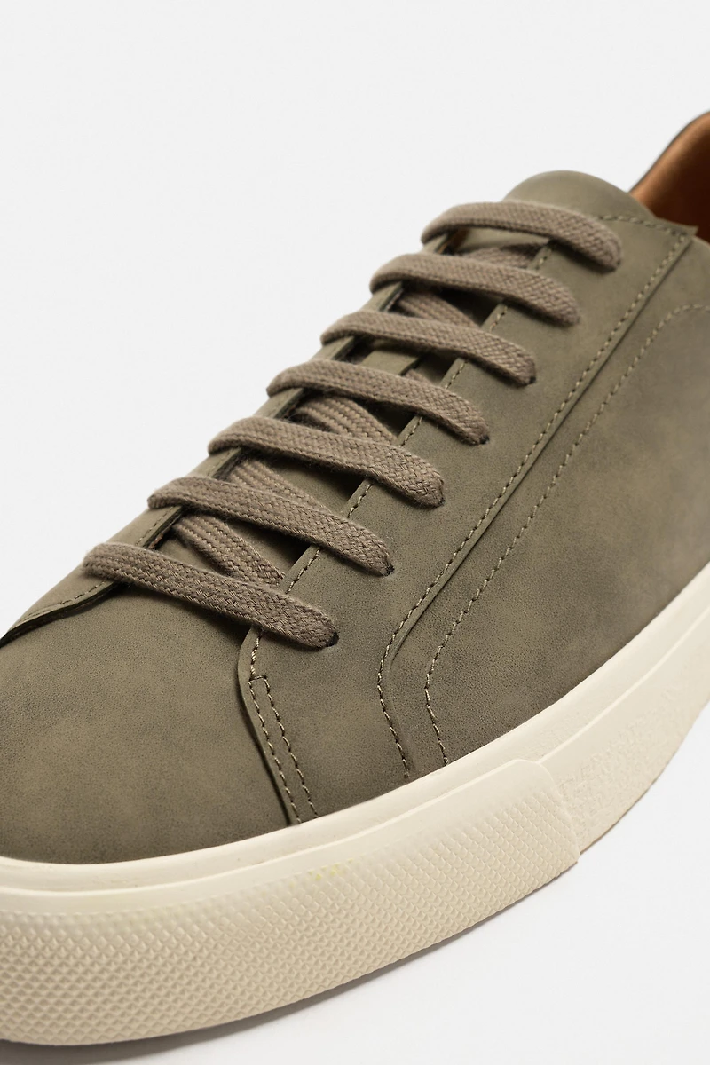 BASIC SNEAKERS