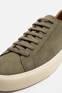 BASIC SNEAKERS