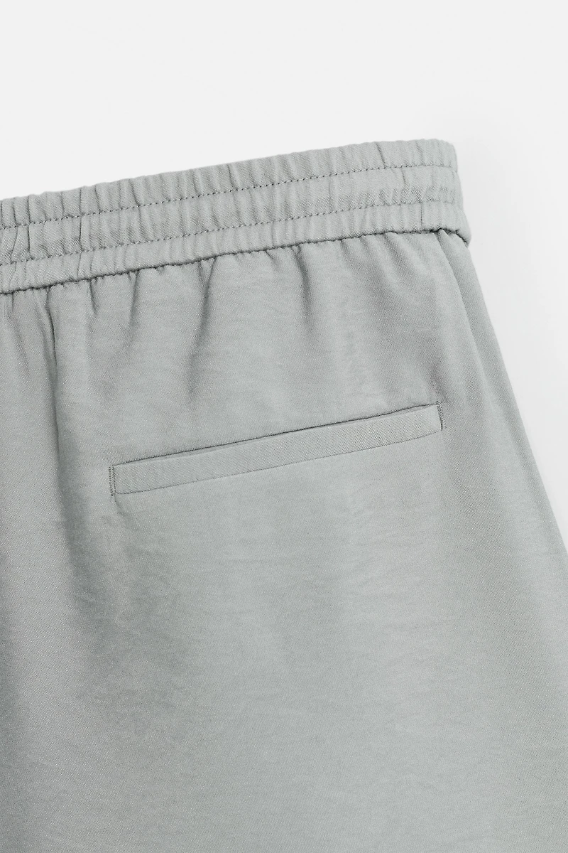 FLOWY RELAXED FIT BERMUDA SHORTS