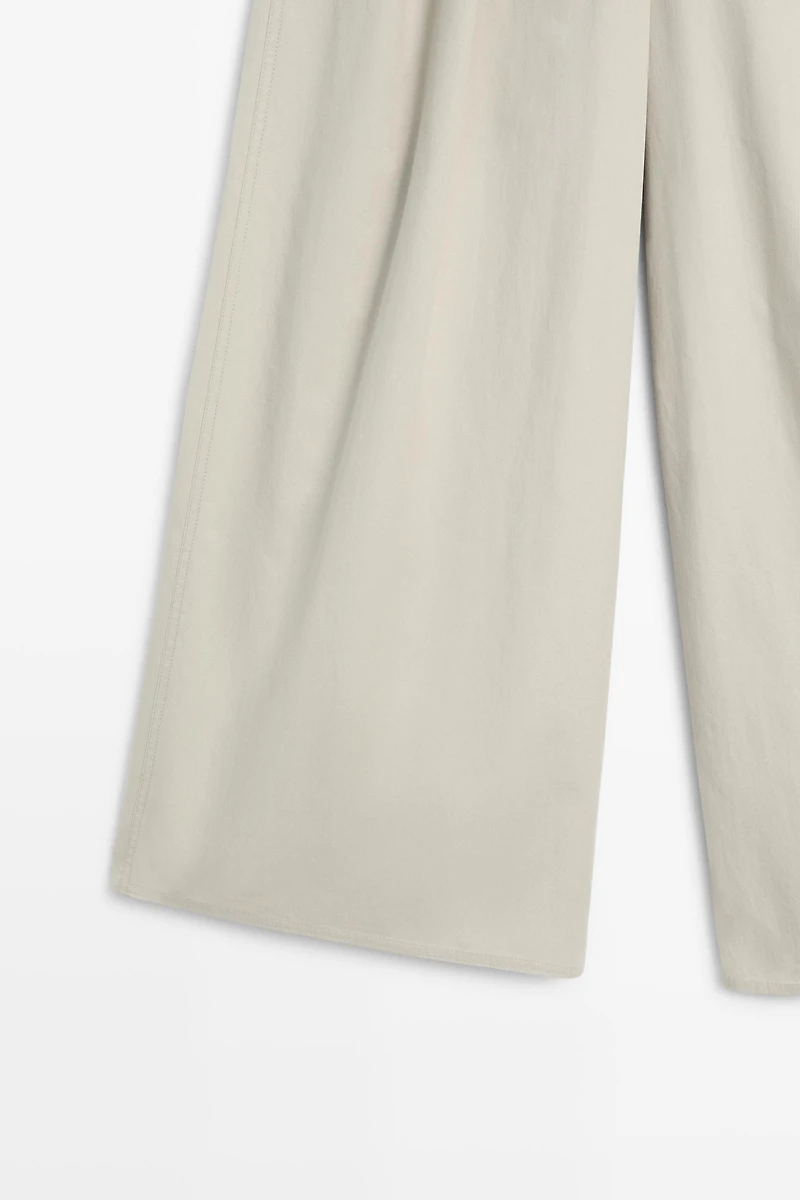 Pantalon large plissé avec ceinture