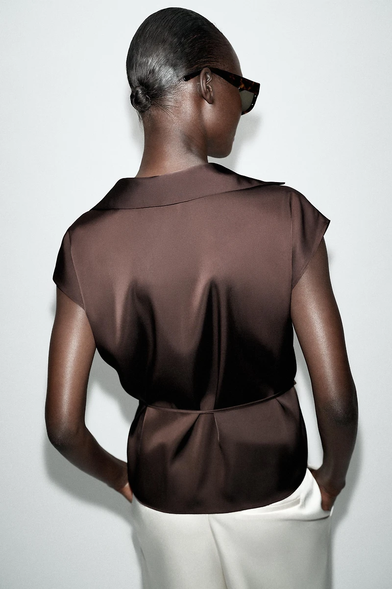 BELTED SATIN EFFECT SLEEVELESS SHIRT