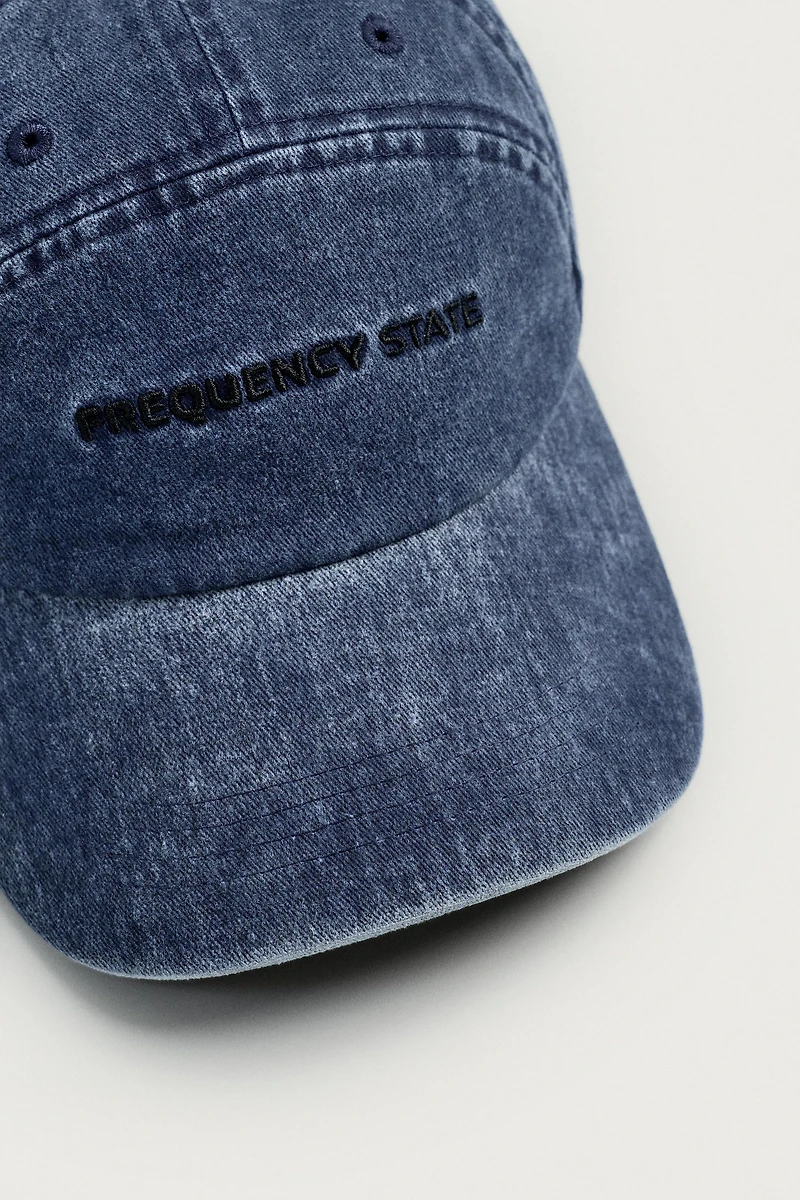 CASQUETTE LAVÉE INSCRIPTION BRODÉE