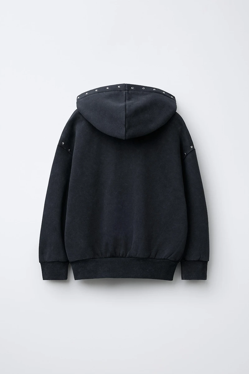 SWEAT À CAPUCHE EFFET DÉLAVÉ ÉTOILE ET CLOUS