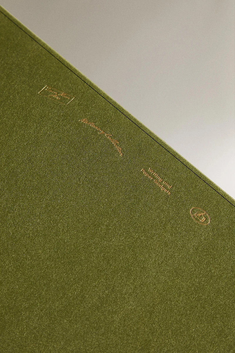 WEEKLY PLANNER WITH GOLD RIMS