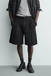 BERMUDA RELAXED FIT À PLIS ET CEINTURE