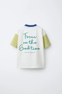 CONTRASTING SLEEVE TEXT T-SHIRT