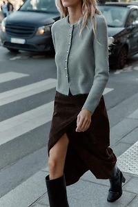 GILET EN MAILLE À BOUTONS BOULES