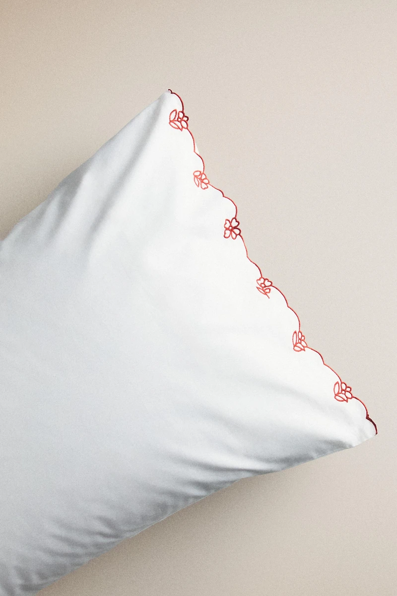 KIDS' EMBROIDERED FLORAL PILLOWCASE