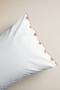KIDS' EMBROIDERED FLORAL PILLOWCASE