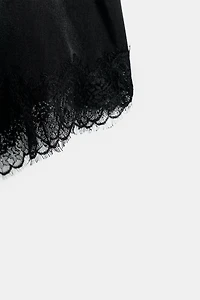 T-SHIRT EN MATIÈRES VARIÉES ET DENTELLE À COL TUNISIEN