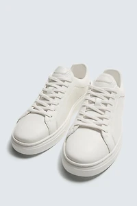 BASKETS EN CUIR
