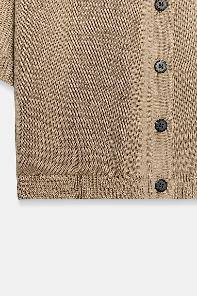 GILET EN MAILLE À MANCHES COURTES