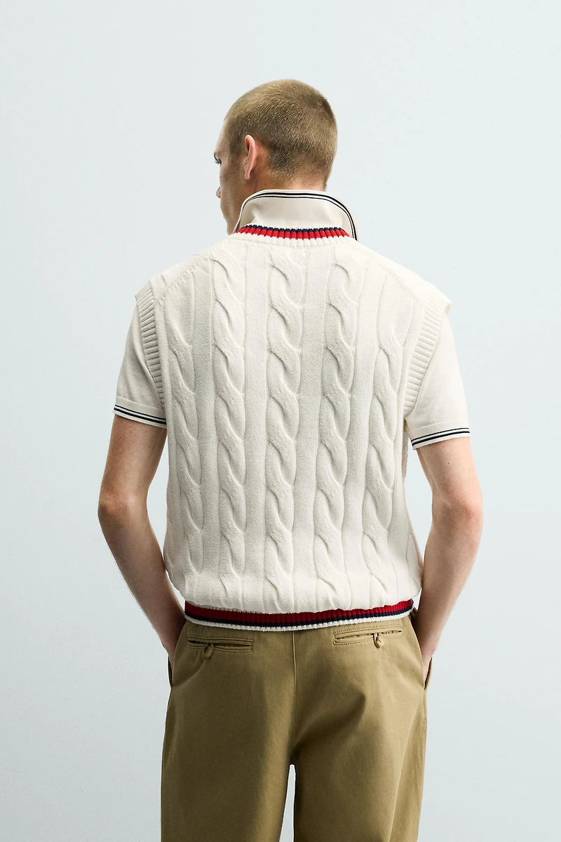 CONTRAST CABLE KNIT VEST