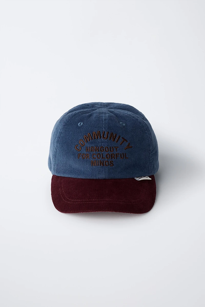CASQUETTE EN VELOURS CÔTELÉ CONTRASTE
