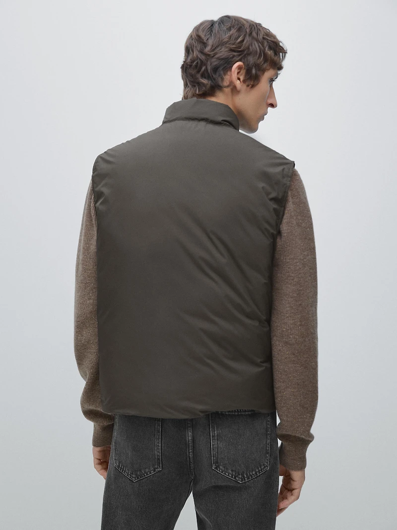 Water-repellent ultra lightweight down blend gilet