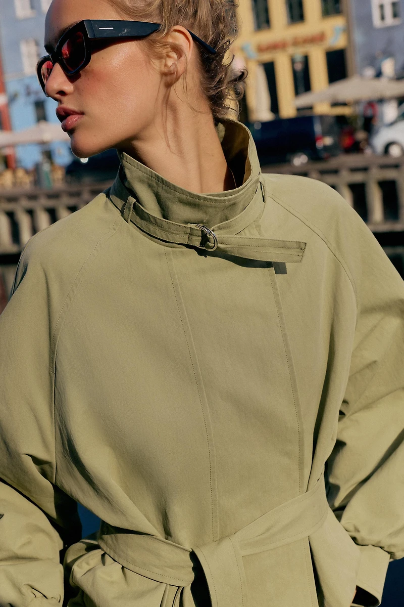 HIGH COLLAR BELTED JACKET