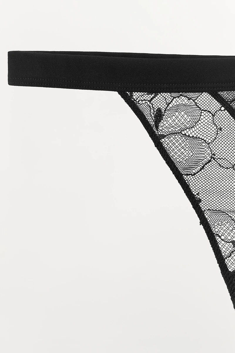 TANGA EN DENTELLE