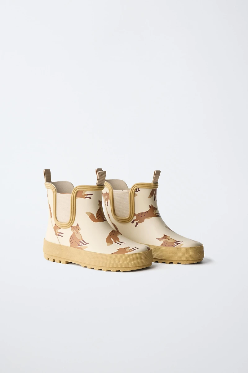 RAIN BOOTS