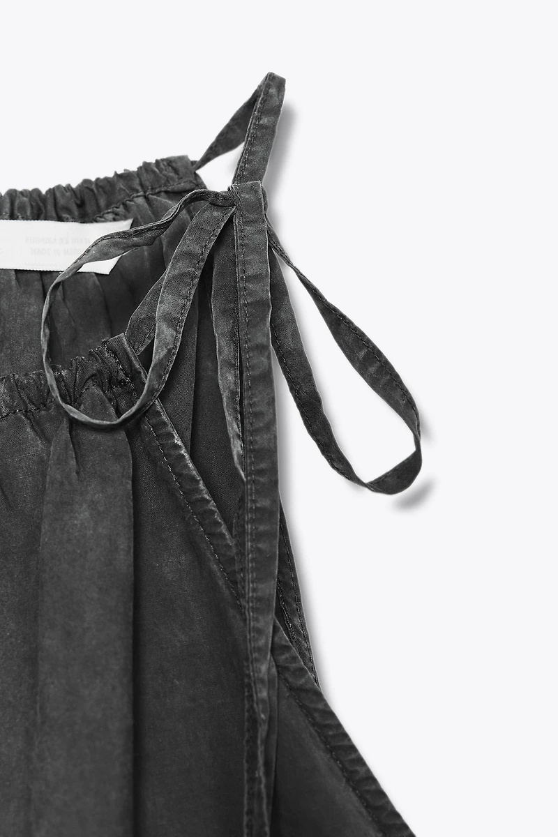 FLOWY HALTER TOP