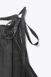 FLOWY HALTER TOP