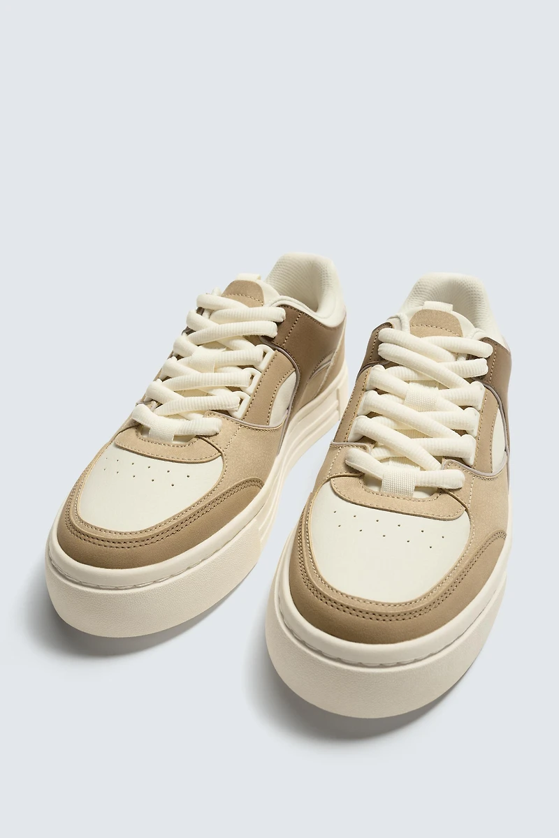 RETRO-STYLE SNEAKERS