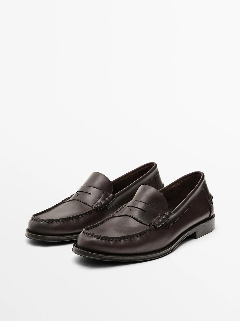 Mocassins avec patte en cuir huilé