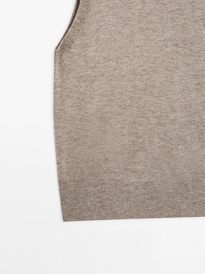 Cropped wool blend waistcoat with a round neck