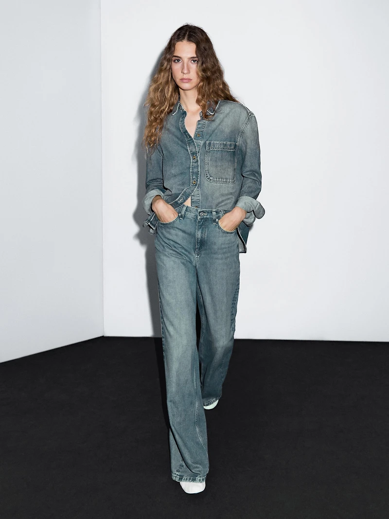 High-waist wide-leg jeans