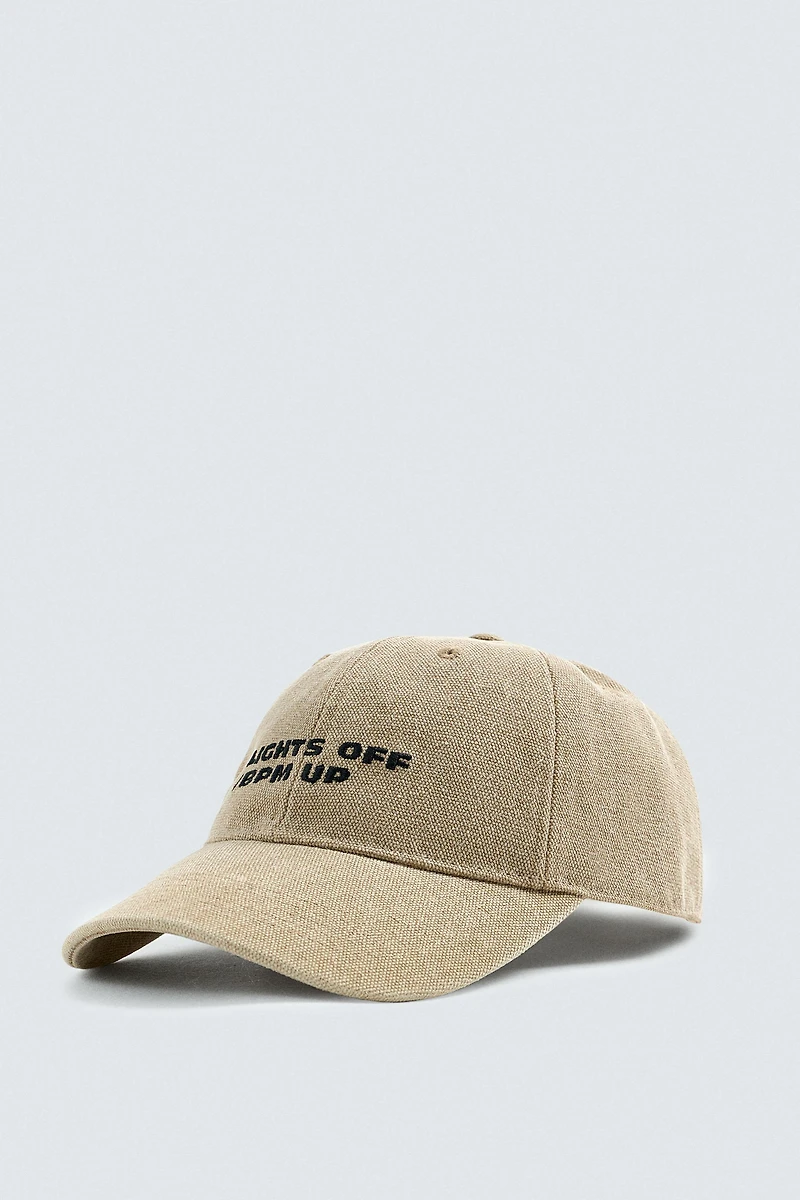 CONTRAST EMBROIDERY CAP