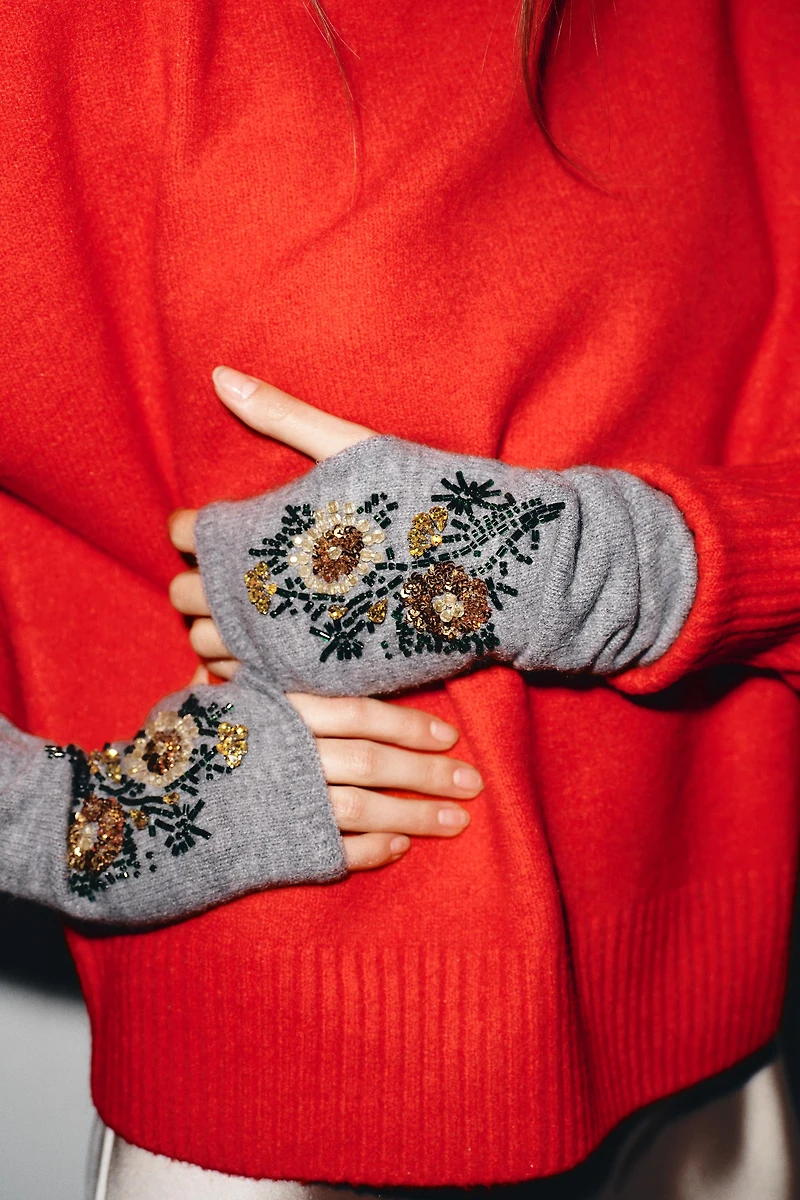 BEADED FLORAL EMBROIDERED KNIT MITTENS